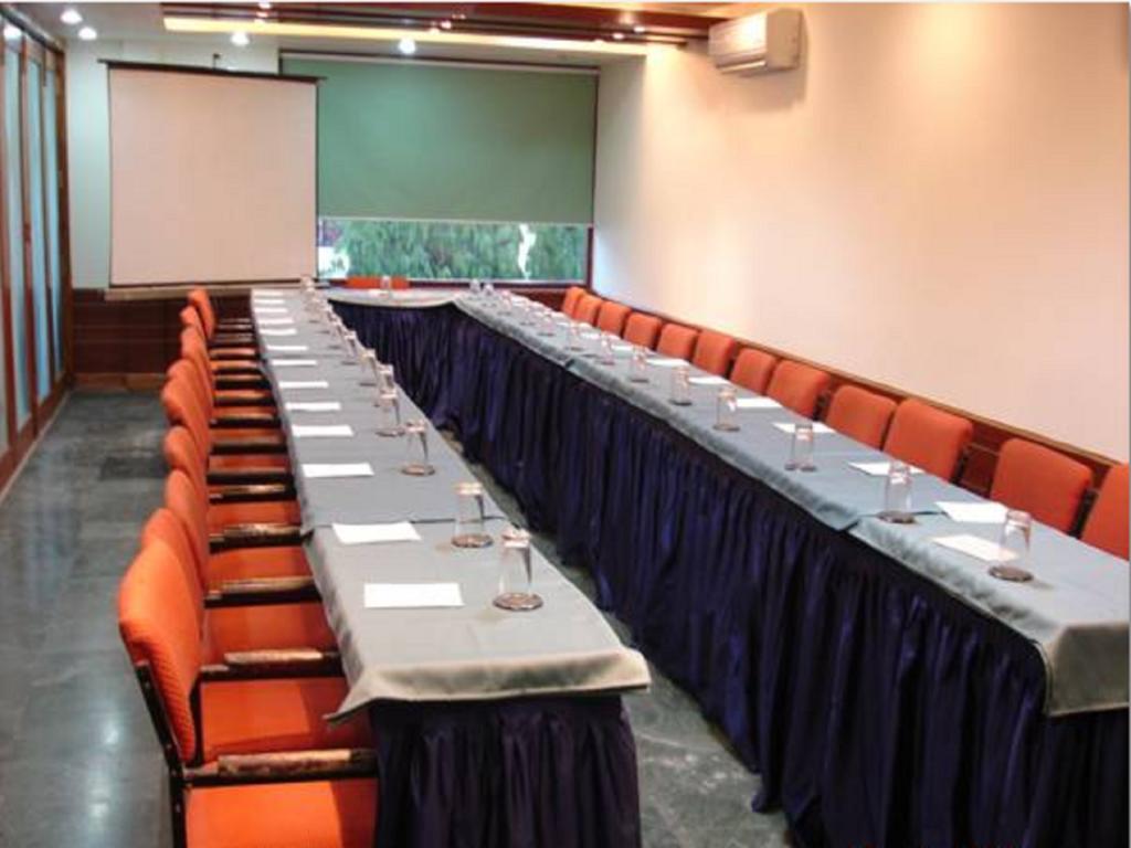 Oyo 15791 Flagship Hotel Executive Hazratganj Лакнау Екстериор снимка