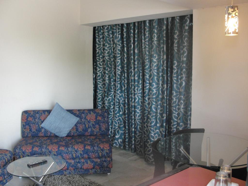 Oyo 15791 Flagship Hotel Executive Hazratganj Лакнау Екстериор снимка