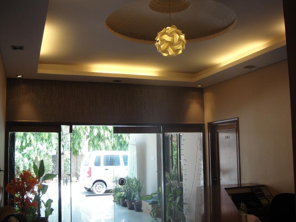 Oyo 15791 Flagship Hotel Executive Hazratganj Лакнау Екстериор снимка