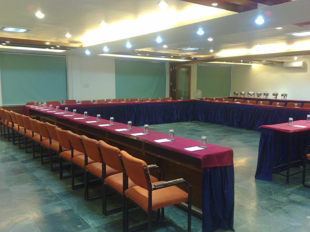 Oyo 15791 Flagship Hotel Executive Hazratganj Лакнау Екстериор снимка