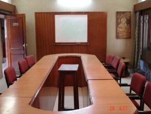 Oyo 15791 Flagship Hotel Executive Hazratganj Лакнау Екстериор снимка