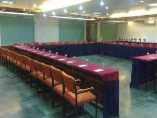 Oyo 15791 Flagship Hotel Executive Hazratganj Лакнау Екстериор снимка
